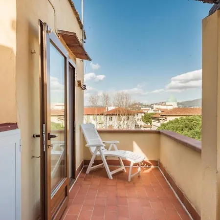 Apartment Romantico Attichino Con Terrazzo Vista Duomo !! *